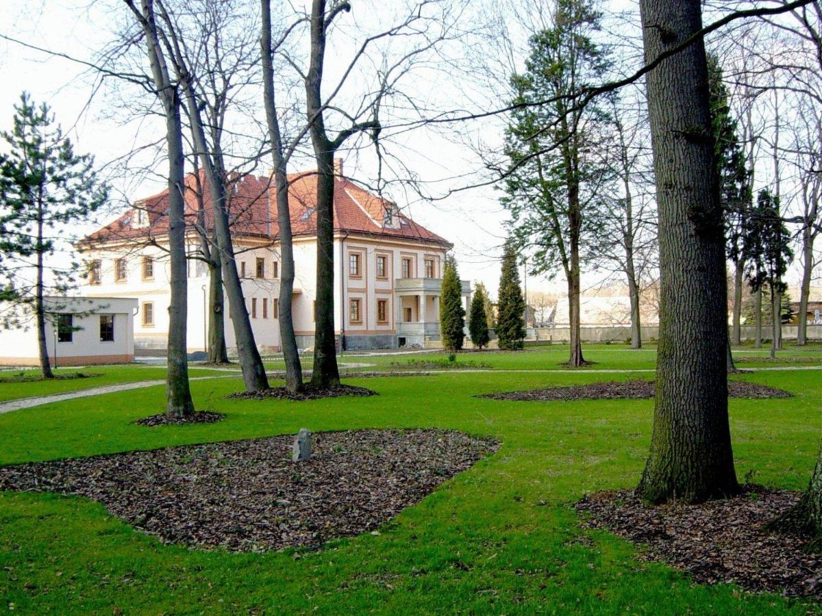 Hotel Zámeček Raspenava Exterior foto