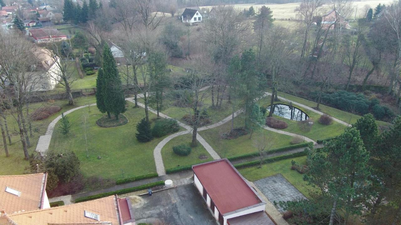 Hotel Zámeček Raspenava Exterior foto