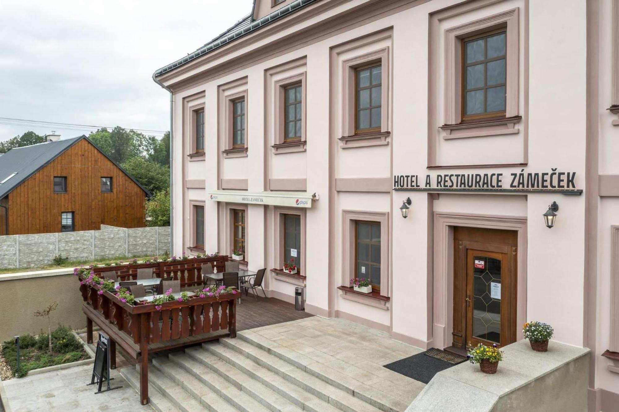 Hotel Zámeček Raspenava Exterior foto
