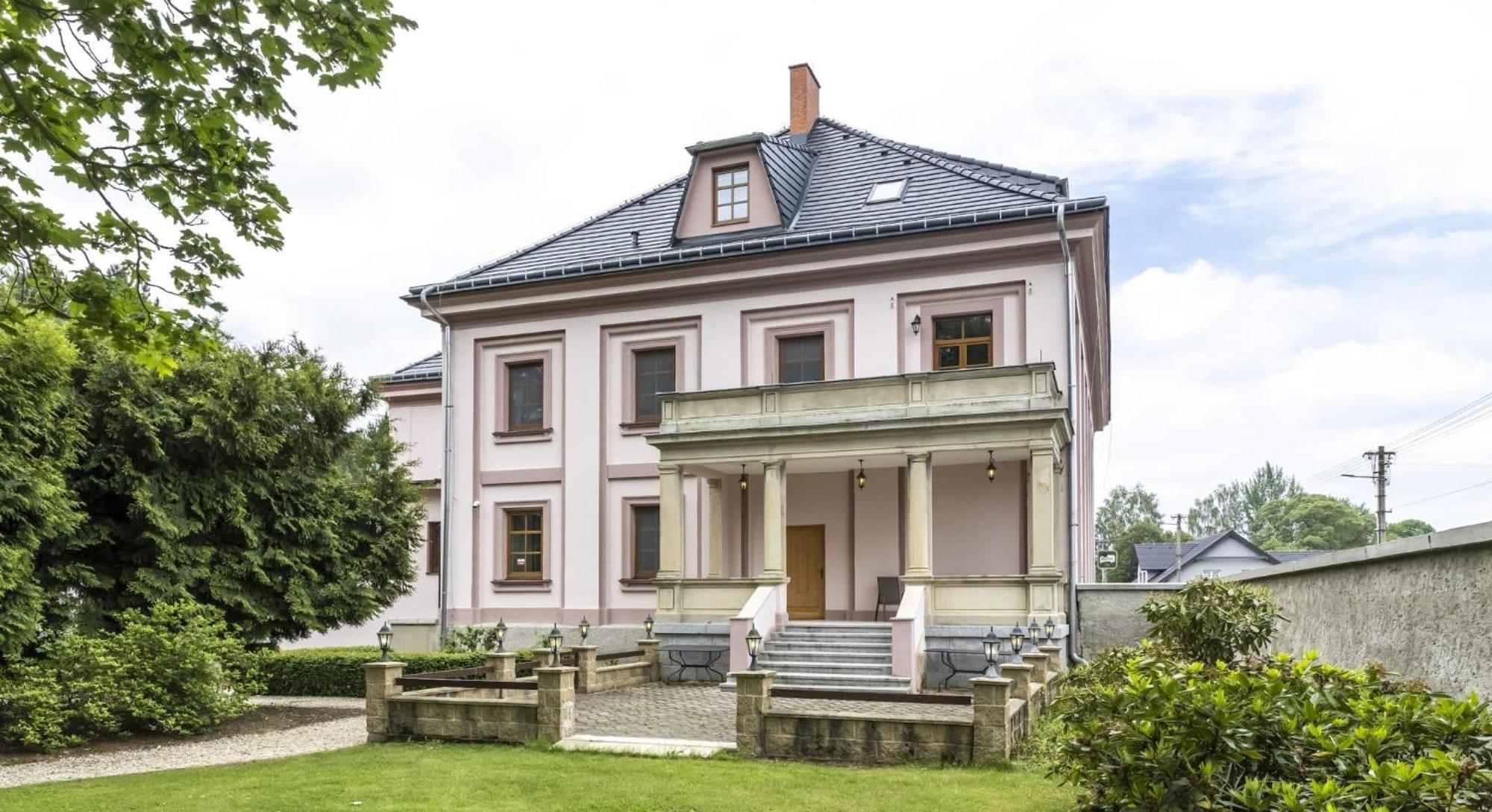 Hotel Zámeček Raspenava Exterior foto