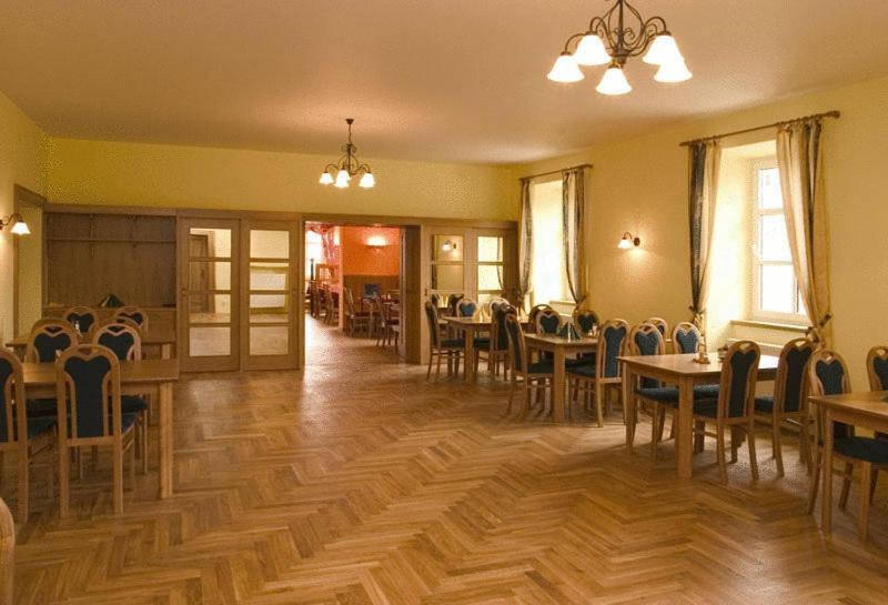 Hotel Zámeček Raspenava Exterior foto